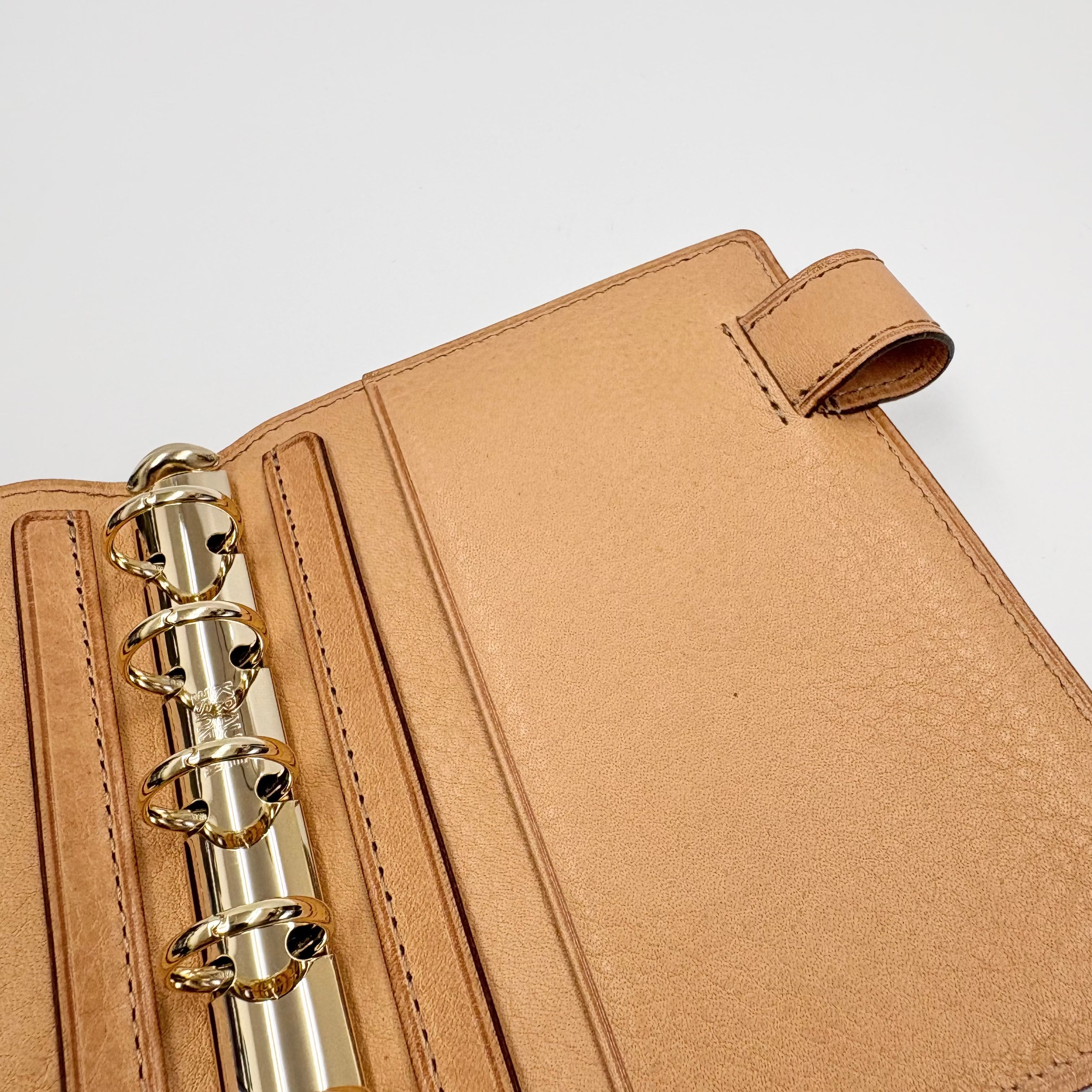 オールリネア ヴァスカ ボックス<br>ミニ5 16mm ノート<br>可動式ペンホルダー<br>ゴールドリング<br>odoru ✕ penotes