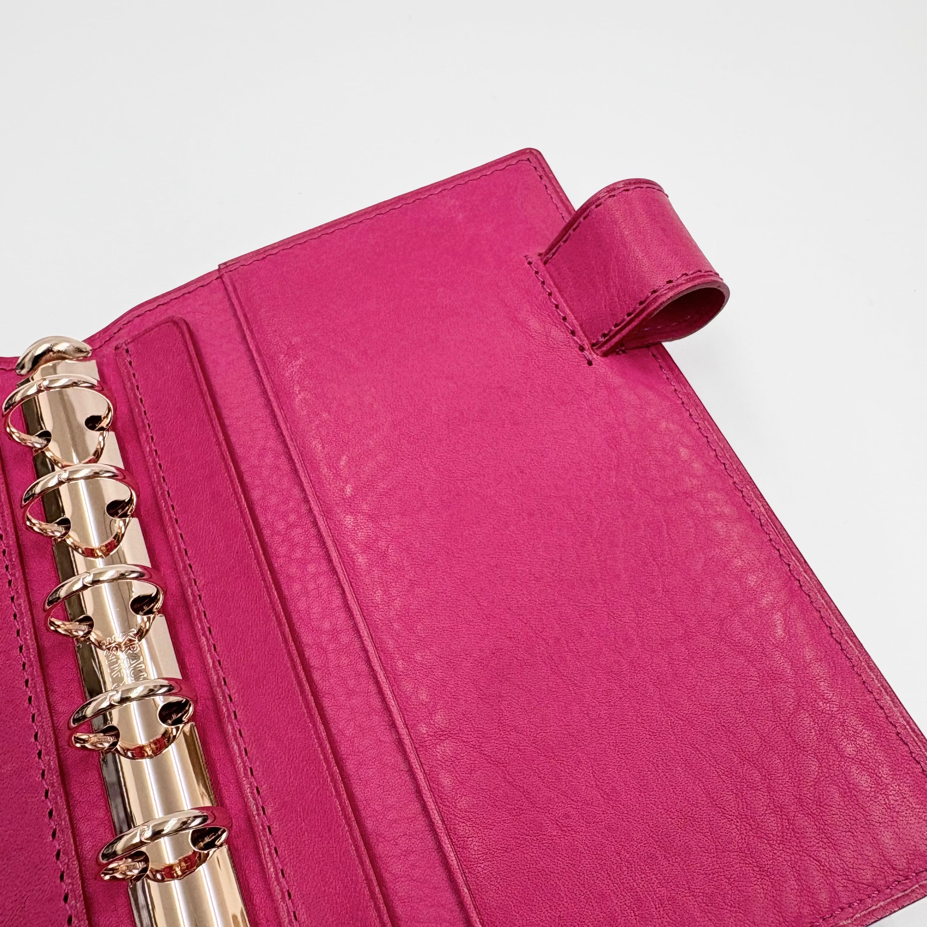 オールリネア ヴァスカ ボックス<br>ミニ6 コンパクト 16mm ノート<br>可動式ペンホルダー<br>ローズゴールドリング<br>odoru ✕ penotes